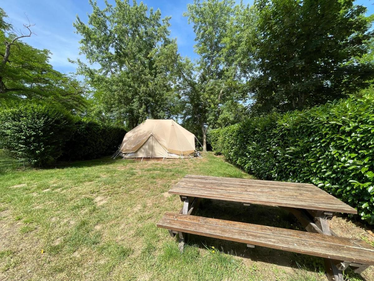 Camping Les Portes De Sancerre Сент-Сатюр Экстерьер фото