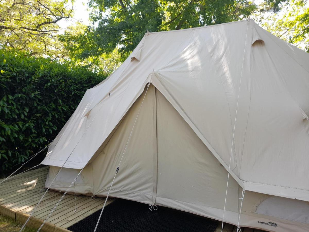 Camping Les Portes De Sancerre Сент-Сатюр Экстерьер фото