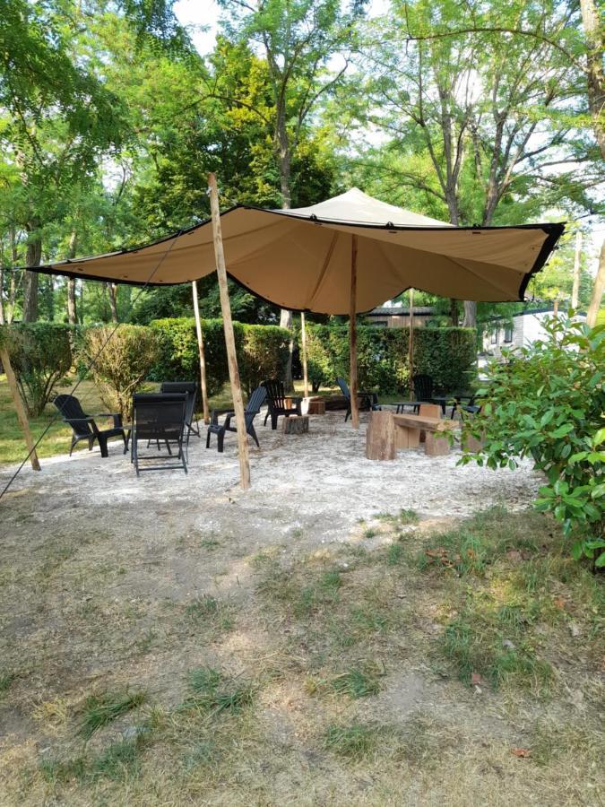 Camping Les Portes De Sancerre Сент-Сатюр Экстерьер фото