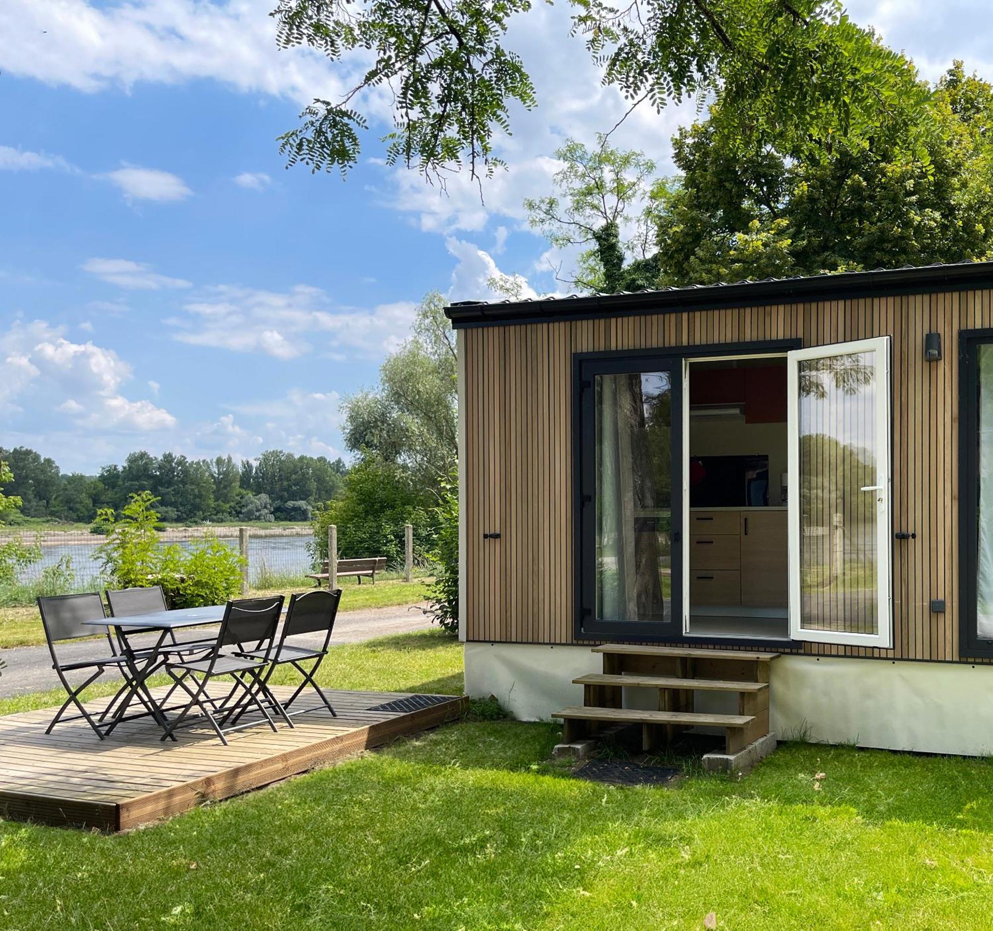 Camping Les Portes De Sancerre Сент-Сатюр Экстерьер фото